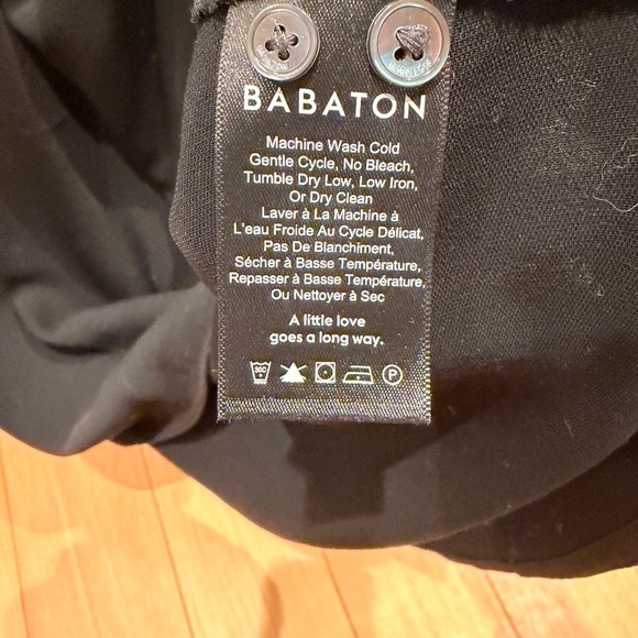 Aritzia - High Neck Blouse with Gold Button Detail - XS - Picture 5 of 5